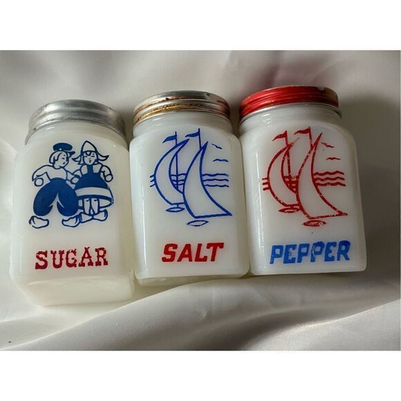 Vintage white milk glass Hazel Atlas, McKee, or Tipp? USA stamped original - Picture 1 of 14